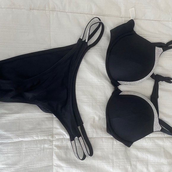 Victoria’s Secret swim - Picture 1 of 2
